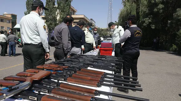 حمله سپاه به دخمه پر از تجهیزات جنگی در بندر عباس + عکس 