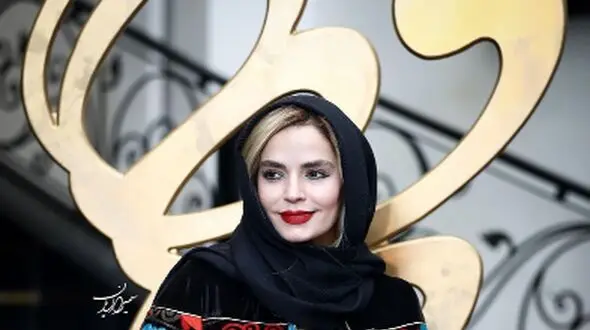 دکوراسیون مجلل و باکلاس منزل سپیده خداوردی بازیگر سریال اجل معلق/ مبلمان چستر، گل و گیاه آپارتمانی برگ انجیری، چراغ دیواری دکوراتیو و...