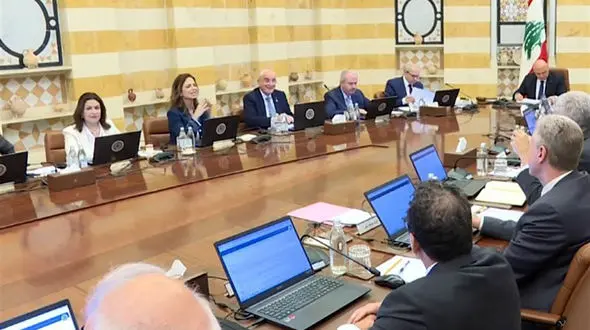 پایان جلسه جنجالی دولت لبنان / نخست‌وزیر: ارتش لبنان موظف شد طرحی برای انحصار سلاح در دست دولت تهیه کند/ حزب‌الله سلاح خود را حفظ خواهد کرد