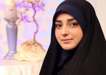 دکوراسیون بزرگ و دلباز اتاق پذیرایی خانه ستاره سادات قطبی با چیدمان شیک و بی نظیر /  انقدر بزرگ و لاکچریه ته خونش معلوم نیست!