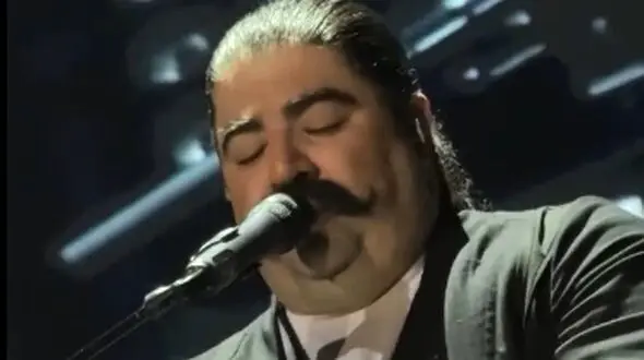 فیلم آواز باشکوه در رویایی‌ترین کنسرت عاشقانه بهنام بانی با اجرای زنده+ پیانو نوازی و سوت‌زنی با آهنگی خاطره ساز