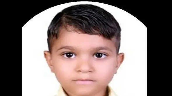 عکس علی اصغری لری گویینی 8 ساله که در شاهچراغ به شهادت رسید 