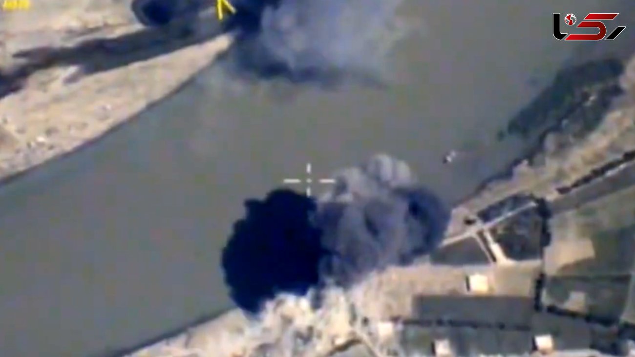 فیلم هوایی از لحظه بمباران پایگاه های داعش در رود فرات توسط جنگنده‌ ها