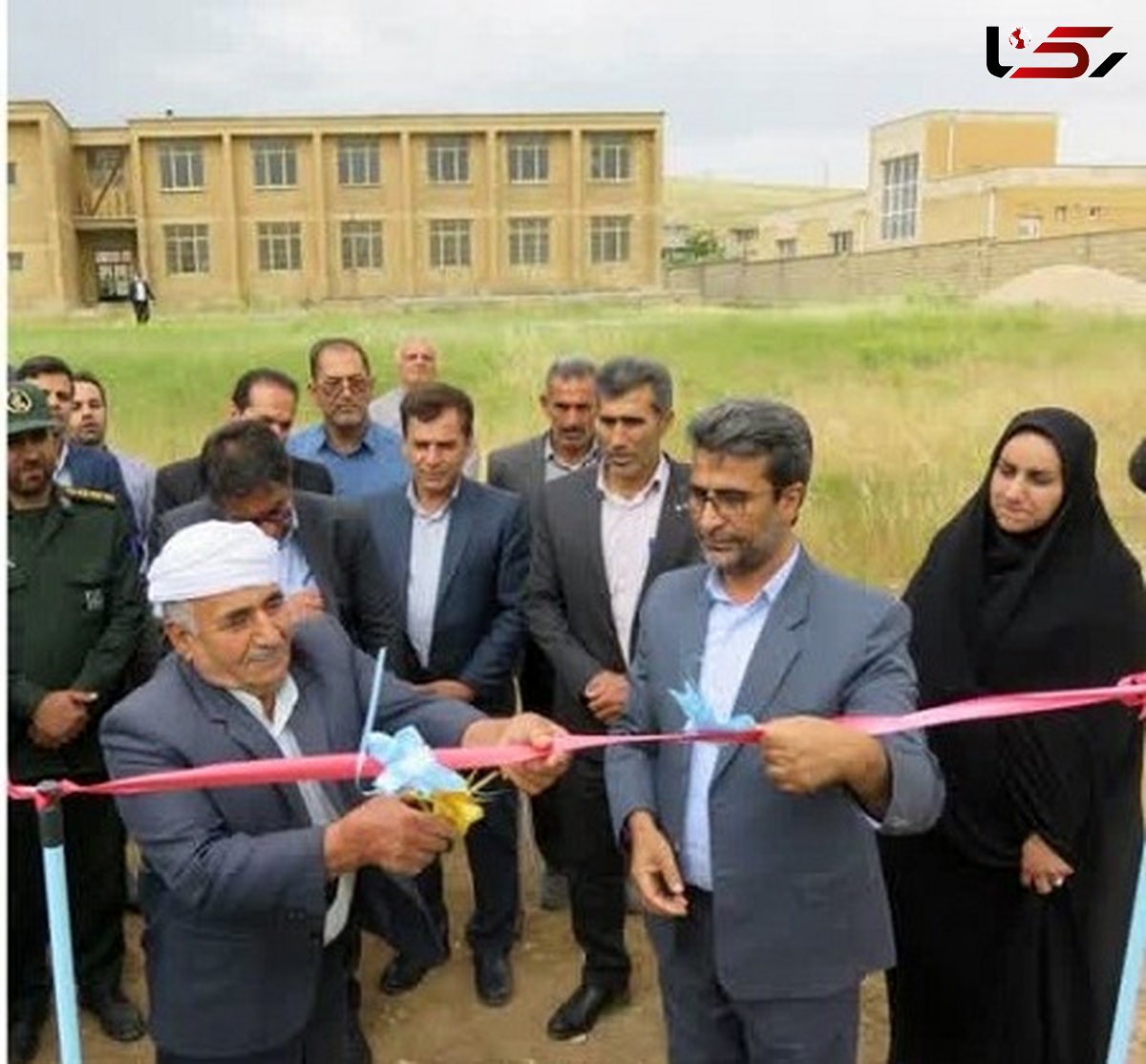 زمین چمن درون مدرسه‌ای در شهرستان سیروان افتتاح شد