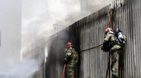 آتش سوزی طبقه پنجم شهرداری ایلام / علت چه بود؟