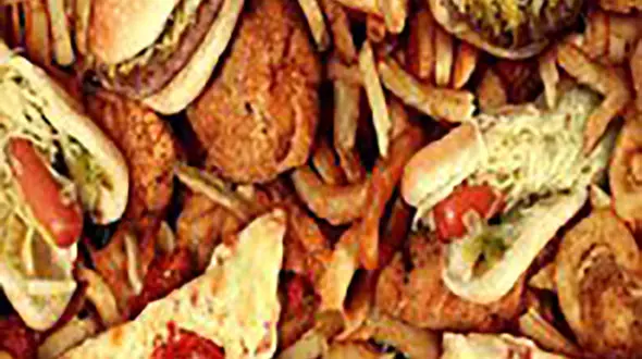 بلایی که عادت های غذایی اشتباه بر سر پوست تان می آورد