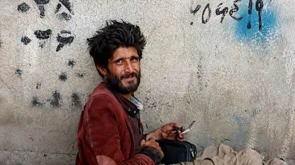 فیلم / این مرد آقاباقر کارتن خواب با تقلید صداهایش دل ها را برد / اقدام تحسین آمیز گروهی که آقاباقر را نجات دادند