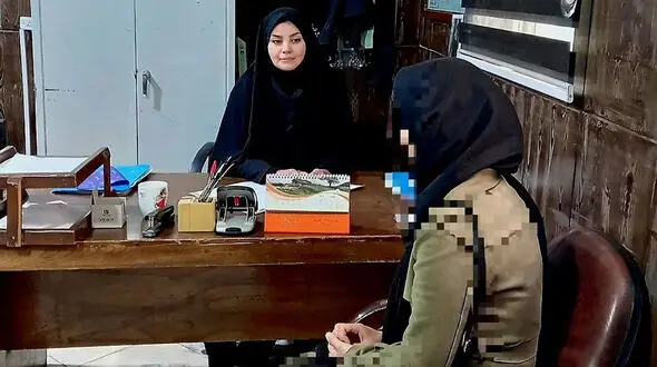زشت ترین کاری که یک دختر در حق مادرش می کند! / پشیمانم دوست پسرم مرا طلسم کرد + نظر کارشناس !