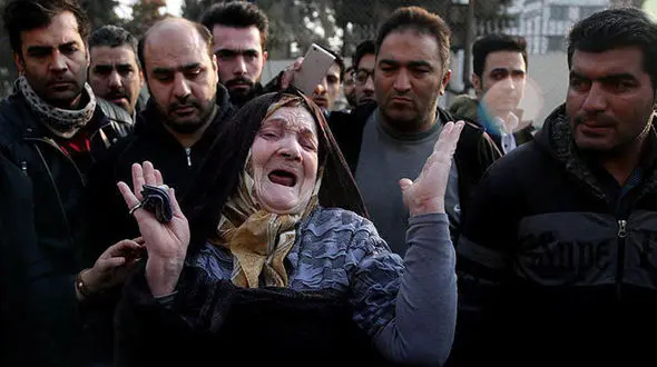 مادر ٢ تن از مفقود شدگان حادثه ساختمان پلاسکو+ عکس