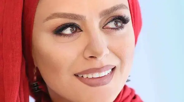 عکس لاکچری از شنای شبنم فرشادجو / خانم بازیگر در محاصره ماهی ها ! + عکس