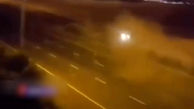 کورس شبانه موتورسواران راننده خودرو را به دردسر انداخت + فیلم