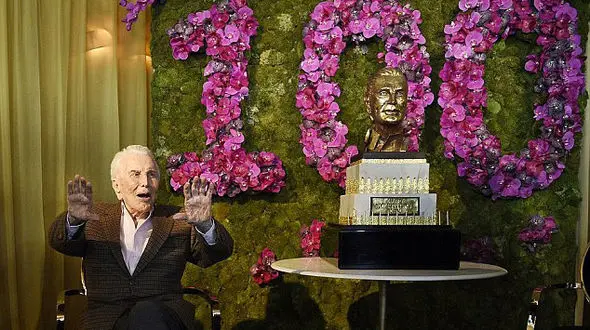 پیری هنرپیشه افسانه ای عجب داستانی دارد! + عکس 