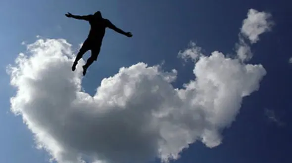 ببینید /  لذت پرواز انسان در میان ابرها + فیلم