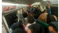 تاخیرهای طولانی مترو و شعارهای مردم علیه زاکانی !