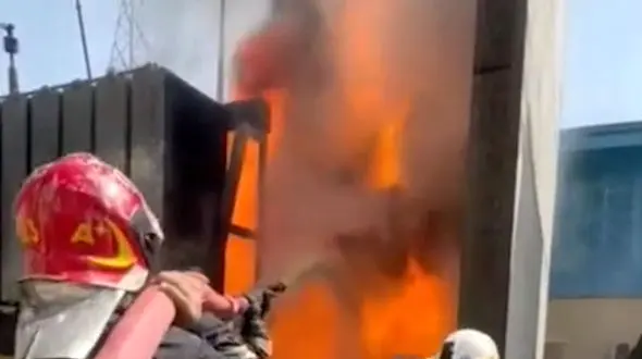 آتش سوزی مهیب در پست برق هرمزگان + فیلم و عکس