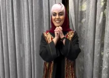 قصر منحصربفرد نیلوفر شهیدی با چیدمان نخل زینتی، شمعدان های پایه بلند و فرش دستبافت ایرانی دیوار های سه بعدی و.../ نمایشی از شکوه و اصالت ایران