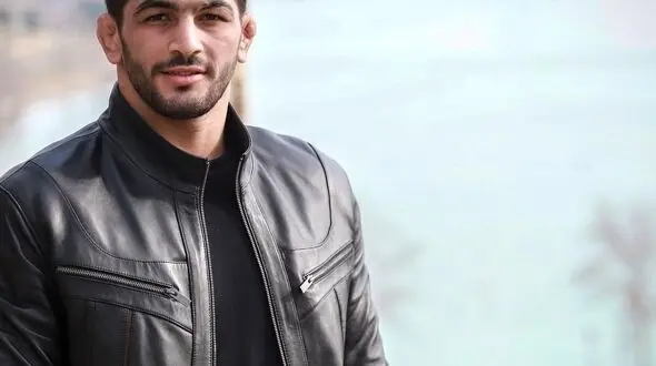 حسن یزدانی در کنارخواننده معروف+عکس