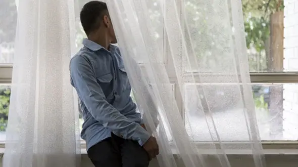 عموی شیطان صفتم هنگام خماری مرا آزار داد!