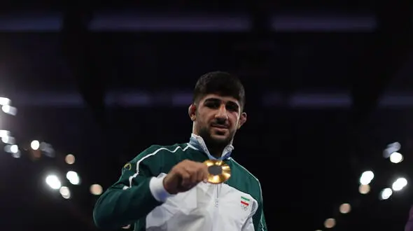 قهرمان المپیک، ‌عضو افتخاری هلال احمر شد + عکس