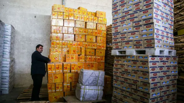 کشف انبار بزرگ مواد اولیه تولید یک سال کفش ایران در کهریزک