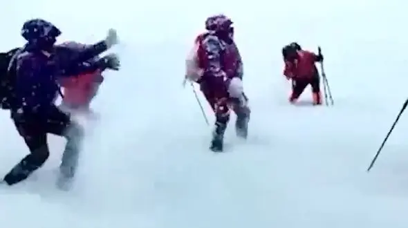 خوشحالی و برف بازی مردم پایتخت را ببینید + فیلم