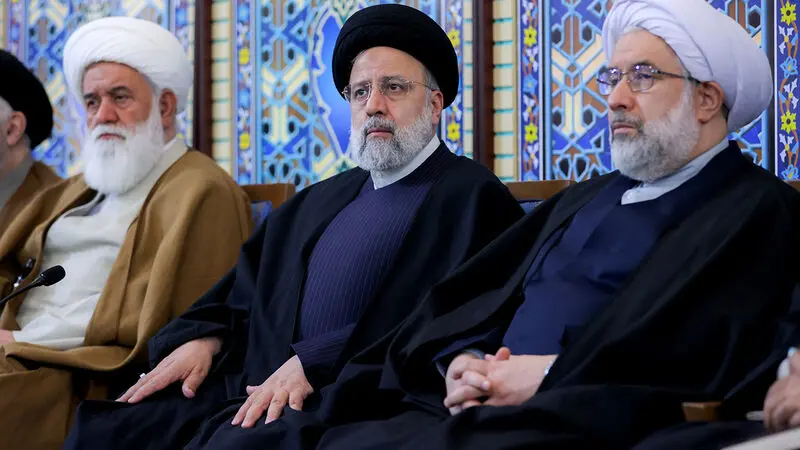  آیت‌الله سید ابراهیم رئیسی در پنجمین نشست رمضانی خود بعد از ظهر یکشنبه با جمعی از «علما و روحانیون حوزه‌های علمیه ، ائمه جماعات و نخبگان جامعه روحانیت» به گفتگو نشست.