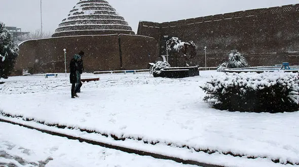 بارش برف در شهرستان راور، استان کرمان + فیلم