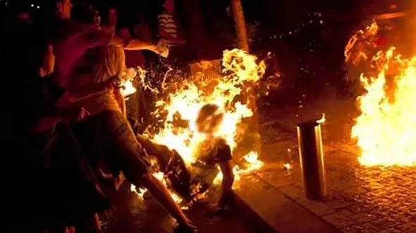 اقدام به خودسوزی جوان آبادانی جلوی شهرداری / ماموران به موقع رسیدند