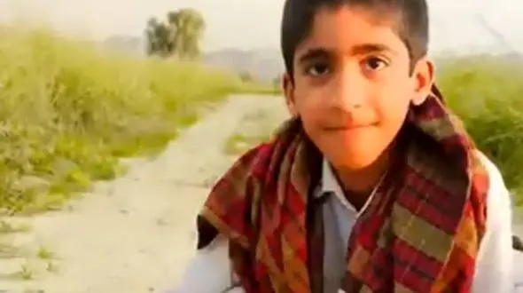 خلاقیت خنده‌دار پسر زاهدانی در برش هندوانه حماسه ساز شد/تو این گرما فقط هندونه میچسبه/ بفرما تکنولوژی