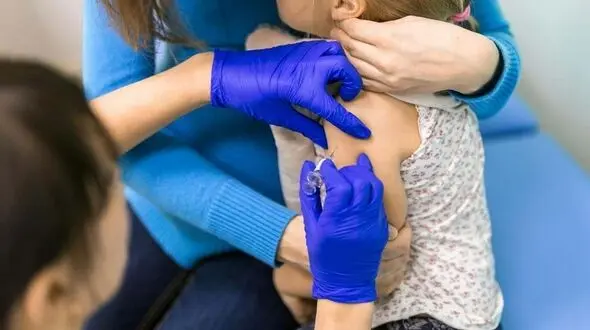 چه واکسنی به کودکان و نوجوانان تزریق می شود؟