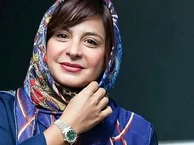 فیلم / واکنش مادر سیما تیرانداز به اجرای تئاتر او در دوران بارداری؛  تو خجالت نمی کشی ؟!