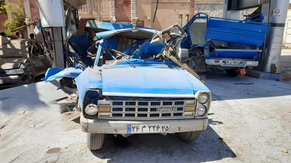 زنده زنده سوختن 3 تن داخل نیسان آبی / در جاده میناب رخ داد