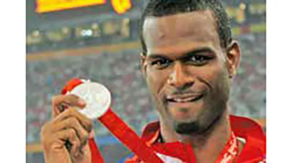 مرگ دونده قهرمان در تصادف رانندگی+عکس