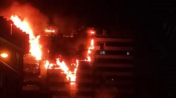 15 عکس از لحظه به لحظه آتش‌سوزی مهیب در بیمارستان گاندی + آخرین جزییات 