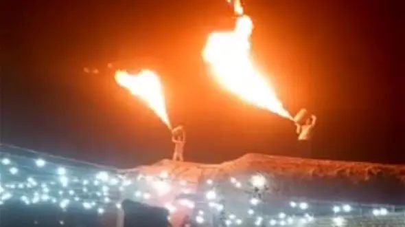 حرکت خطرناک این دو جوان با کپسول گاز در مراسم عروسی + فیلم