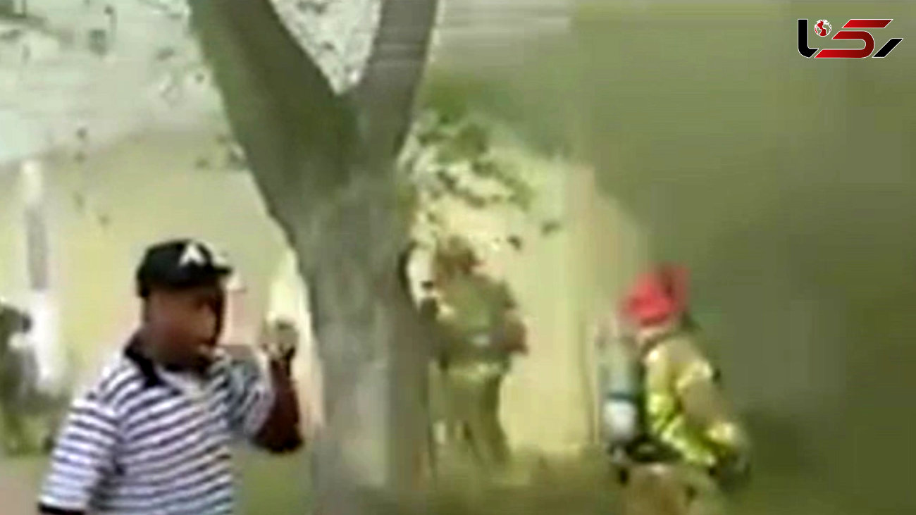 فیلم لحظه نجات یک نوزاد از میان دود و آتش یک خانه