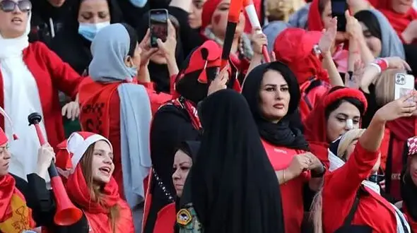 برگزاری بازی پرسپولیس و استقلال خوزستان فقط با حضور بانوان