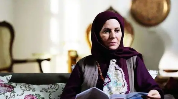 عکس/ استایل جالب گلچهره سجادیه، ماهگلِ سریال آنام در یک مراسم هنری جلب توجه کرد