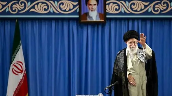 جمعی از پیشکسوتان دفاع مقدس با رهبر انقلاب دیدار می‌کنند