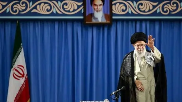 جمعی از پیشکسوتان دفاع مقدس با رهبر انقلاب دیدار می‌کنند