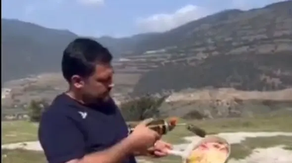 مدیرکل استانداری خوزستان آشپز شد! / آقای مدیر چه غذایی درست کرد+فیلم