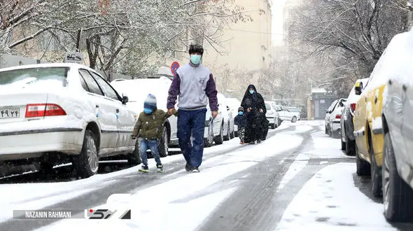 برف روبی در شمال تهران ادامه دارد