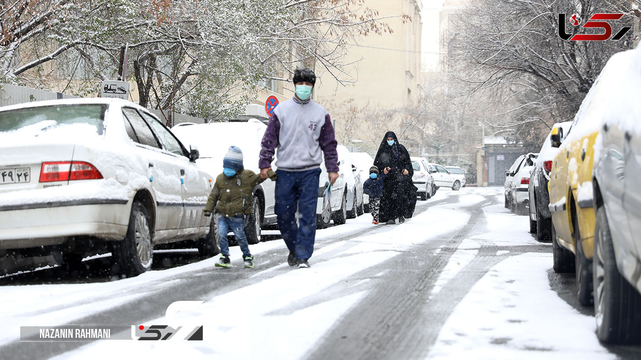 برف روبی در شمال تهران ادامه دارد