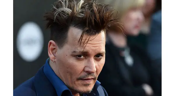 دفاع تمام قد نویسنده معروف از بازیگر پر‎حاشیه