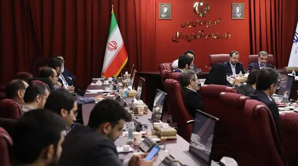 نشست اقتصاددانان با محسن رضایی و احسان خاندوزی/ راهکارهای حل برخی چالش ها ارائه شد