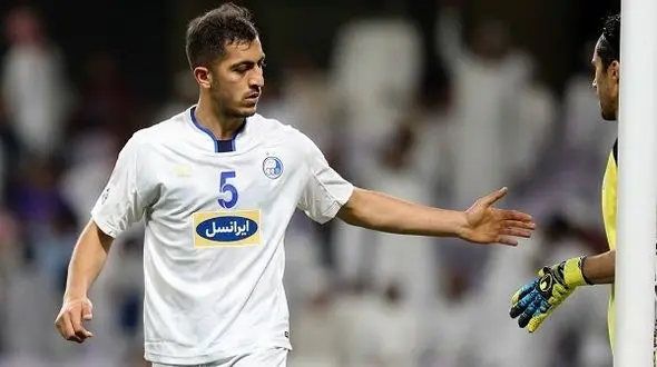 ستاره استقلال قراردادش را امضا می‌کند 