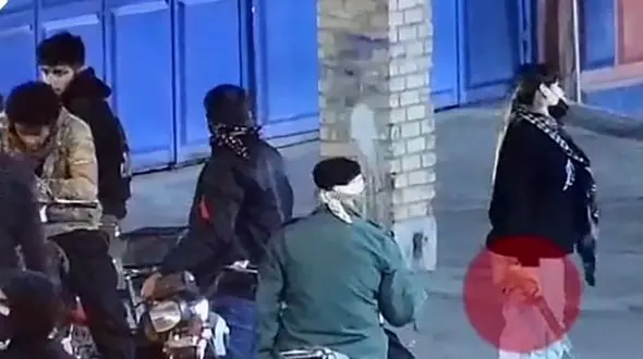 فیلم  اعترافات دختر قمه کش  که شهر شوشتر را به هم ریخت ! / صحنه های قمه کشی اش را ببینید