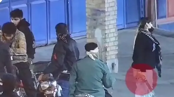 فیلم  اعترافات دختر قمه کش  که شهر شوشتر را به هم ریخت ! / صحنه های قمه کشی اش را ببینید