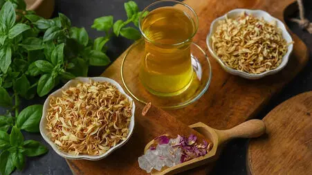 خواص دمنوش بهارنارنج؛ روش تهیه و محدودیت‌ هایی که باید بدانید