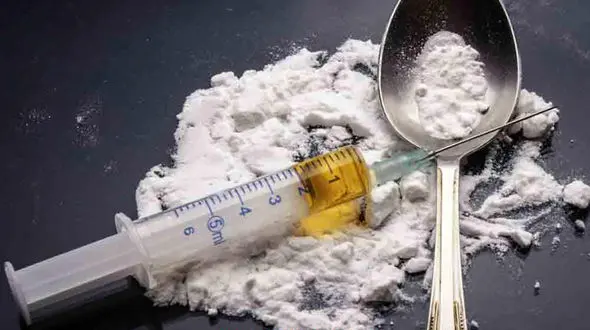 توقیف پژو 405 هروئینی در کرمانشاه/ متهم گریخت